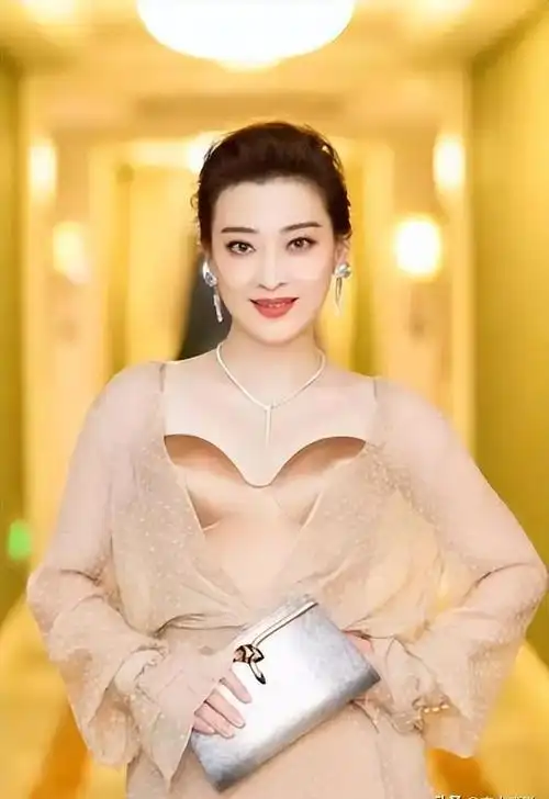 演员梅婷:离婚后很幸运,二婚嫁摄影师,我是两个孩子的幸福妈妈