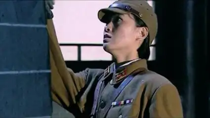 美女神枪手深入敌营,一枪打中日本军官,最后还顺利逃脱-电视剧-高清