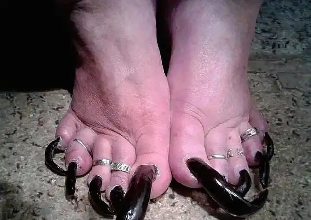 指甲长长了除了剪掉,还可以卖钱