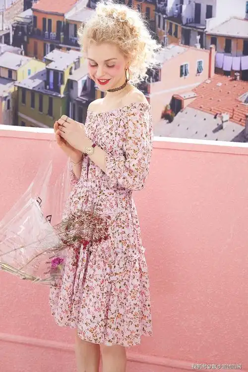 一件自带仙女气的粉色碎花裙,能激发你的荷尔蒙疯长,与爱情一样的甜味