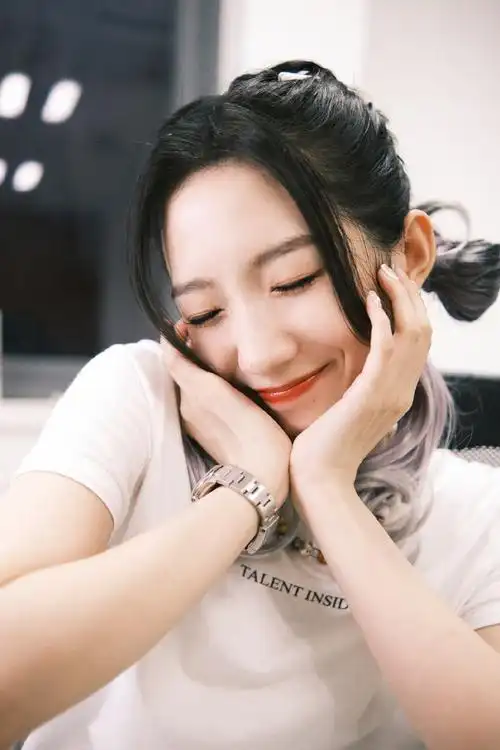 孟美岐超话61#孟美岐舞台2023#散发可爱也很"煎蛋"9799@孟美岐