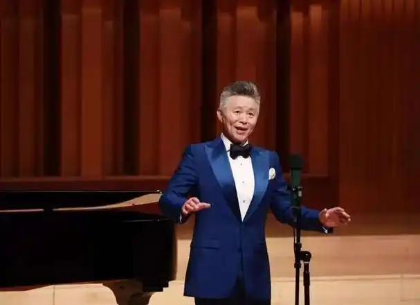 回顾歌唱家王宏伟60后娶80后才女妻子和妈妈情同母女