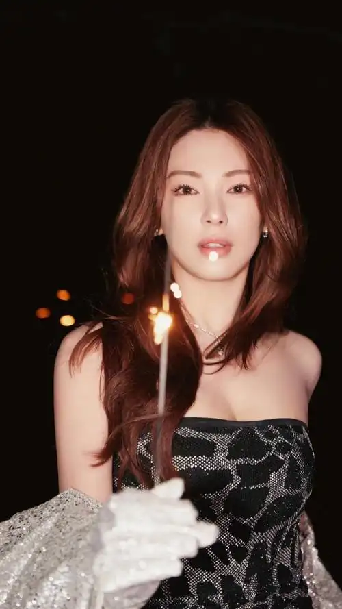 张雨绮性感抹胸豹纹裙诱惑写真