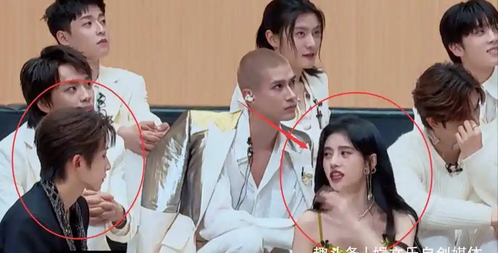 鞠婧祎看人下菜碟,看到刘宇后动作"优雅",感觉梦回《国美》_孟美岐