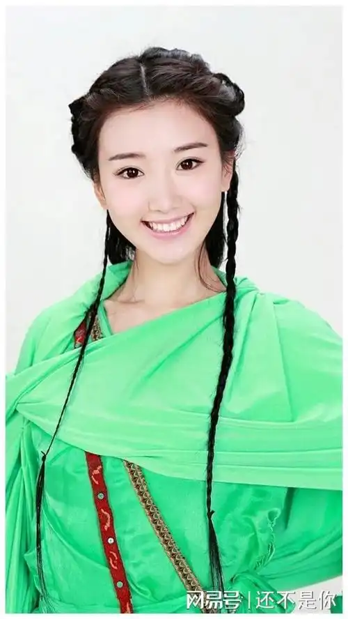 一饰演程书瑶2013版天龙八部 一饰演钟灵2014版神雕侠侣 一饰演郭芙