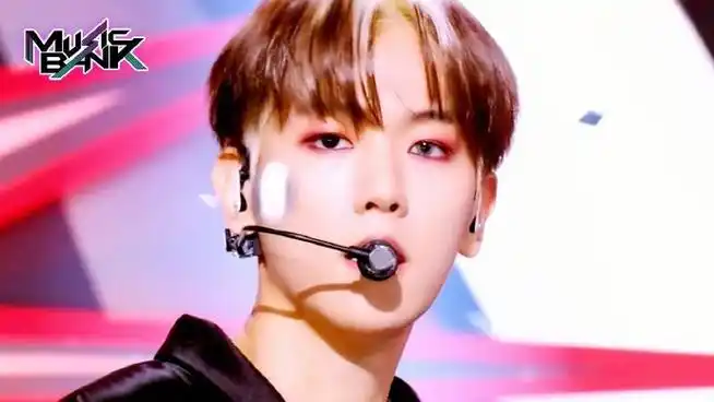 边伯贤超话@baekhyunee7230717 cream soda 伯贤直拍封面 团体舞台