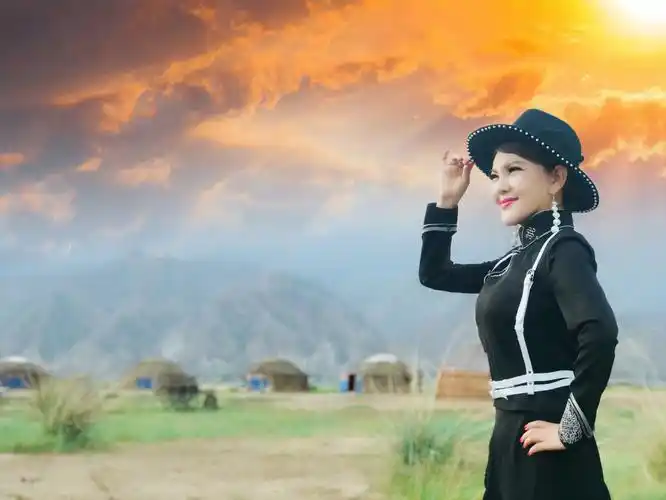 乌兰图雅新歌《草原上信号不太好》好听,减压又洗脑