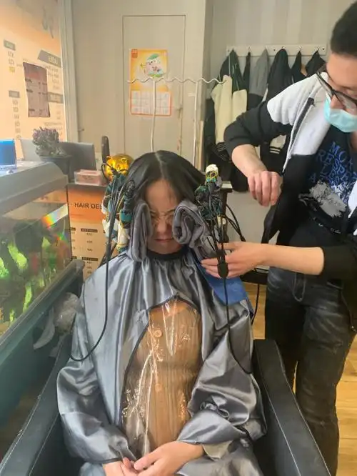 在爱尔兰体验80年代老式烫头