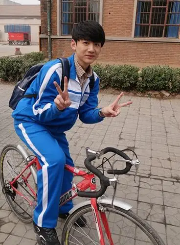 白敬亭,白敬亭图片,照片 新服表_大福影视剧情网