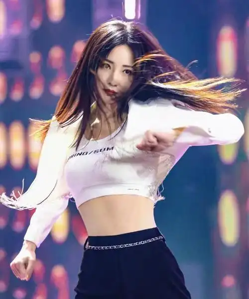 柳岩热舞时刻,魅力全开!