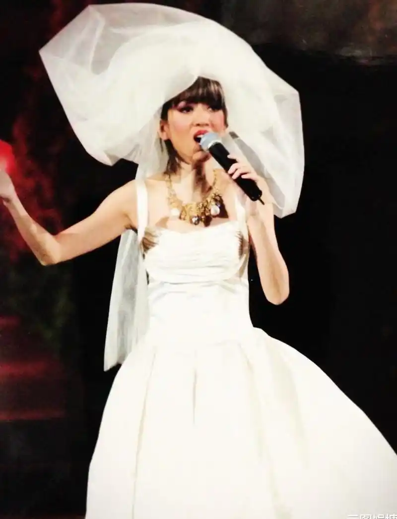 为何梅艳芳绝症仍坚持办演唱会向死而生用生命唱歌的香港女儿