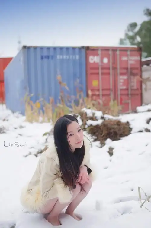 【转载】雪地赤脚的女孩