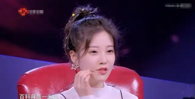 冯提莫加入蒙面唱将评委席现场清唱黄梅戏演唱惊艳众人