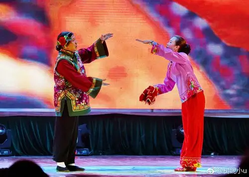 到康保不能错过观看"二人台",二人台又称叫"二人班"