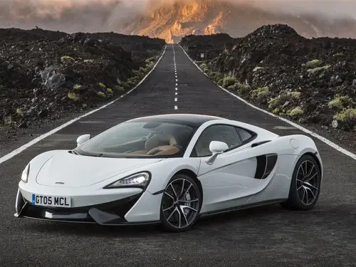 迈凯轮570gt白色超级跑车,道路