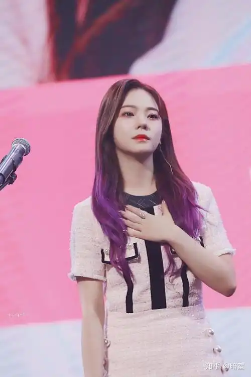 有没有创造101紫宁的美图?或者说说紫宁的资源经历之类的?