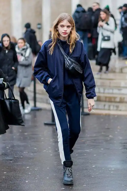 这个秋冬穿好藏蓝色,既经典又冷门