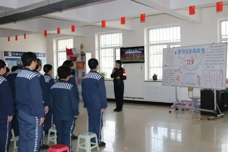 心存敬畏得始终消防教育护安全——内蒙古第一女子监狱入监监区开展