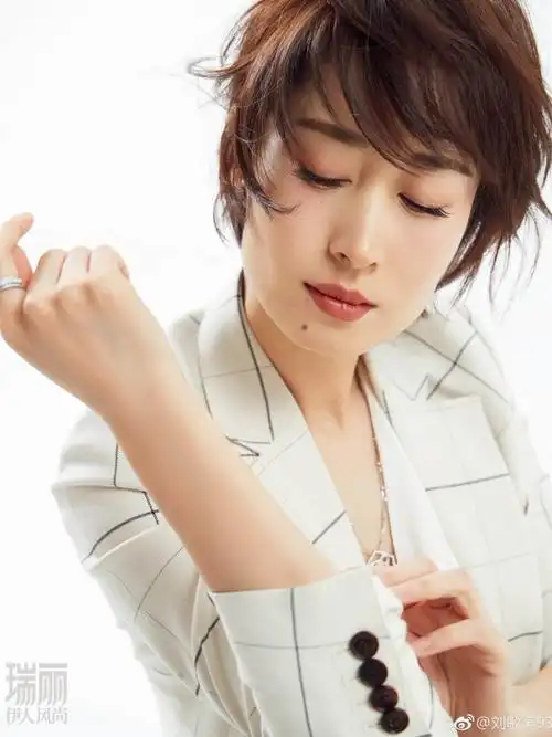 大姐姐的酷飒风刘敏涛式方脸适合的短发打理技巧