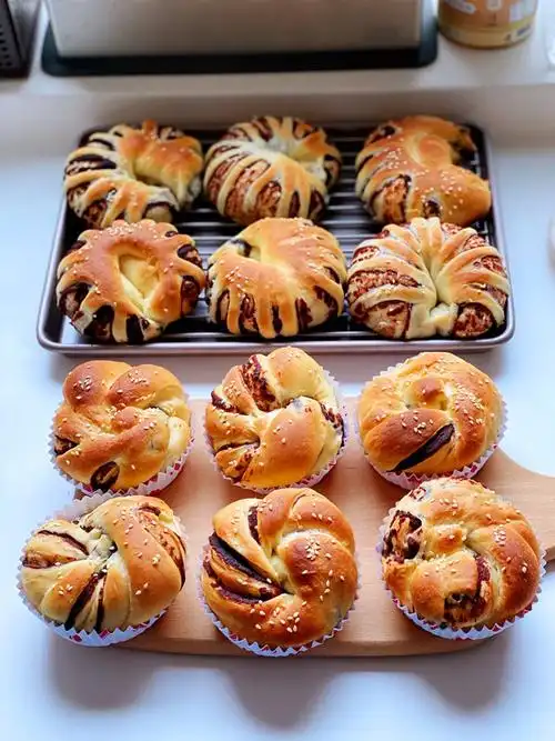 黑兔candy做的花式豆沙面包