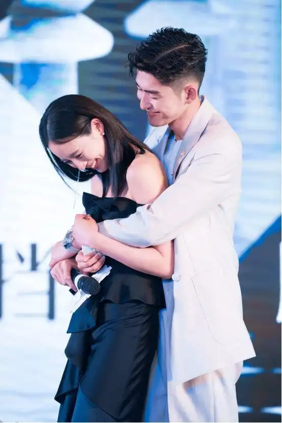 张翰张钧甯终于修成正果携手现身民政局领证圈中好友齐献祝福