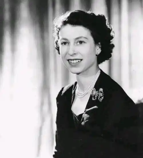 伊丽莎白二世:一个生性乐观的女王_英国_戴安娜_历史