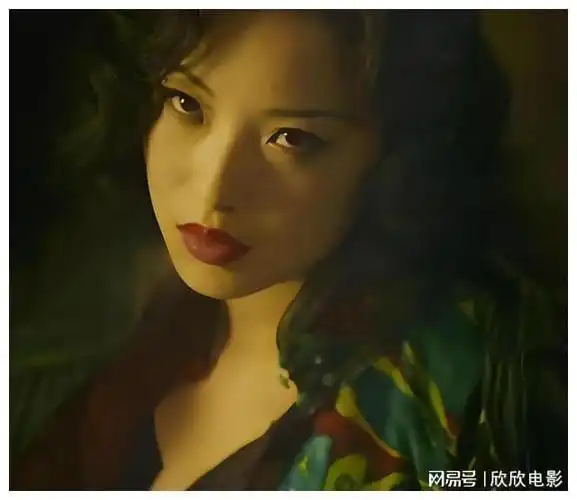 倪妮在电影和电视剧中的表现,充分展示了她作为演员的多样性和深度.