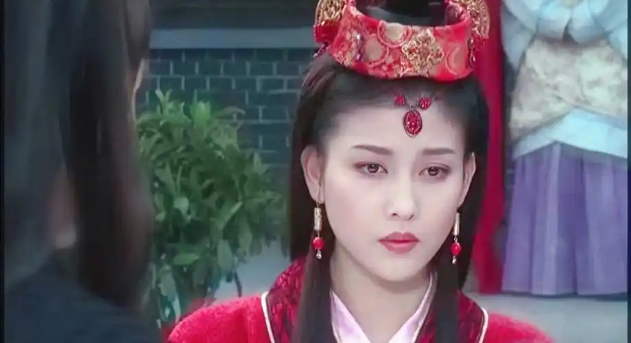 李彩桦|在艾莉之前,她也是古典温婉的美人