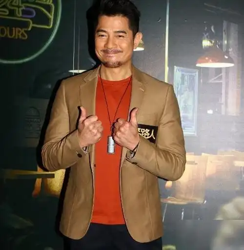 郭富城近照曝光认不出满脸皱纹老态尽显出面力挺小21岁娇妻