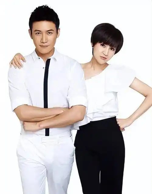 《妻子的浪漫旅行6》中,陆毅被鲍蕾在婚礼上写的诗给感动哭了_状态