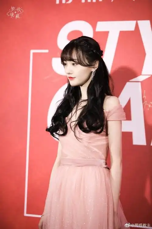 郑爽粉色纱裙