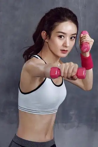 赵丽颖健身上热搜不愧是古装剧女王蝴蝶背麒麟臂应有尽有