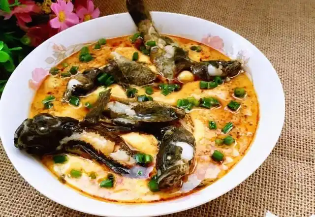 细嫩鲜美刺少,又呆又丑的塘鳢鱼烧咸菜,居然比"鲃肺汤"还豪奢