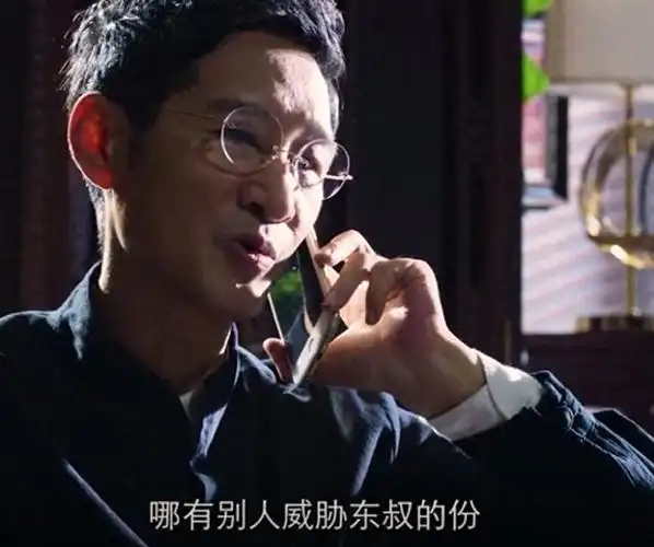 王劲松在电视剧《破冰行动》中出演心狠手辣的大毒枭"林耀东",他的