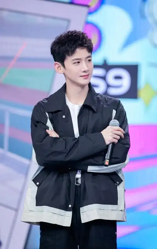 "漫漫喜欢你"7515701596 =@白敬亭20:20#快乐大本营#不见不