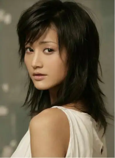 刚出道的时候张歆艺的脸并不是很出众,估计到现在还有人不知道《武林