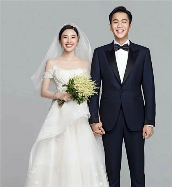 明星夫妻的婚纱照,唐艺昕跟张若昀的甜蜜,黄晓明的baby非常浪漫