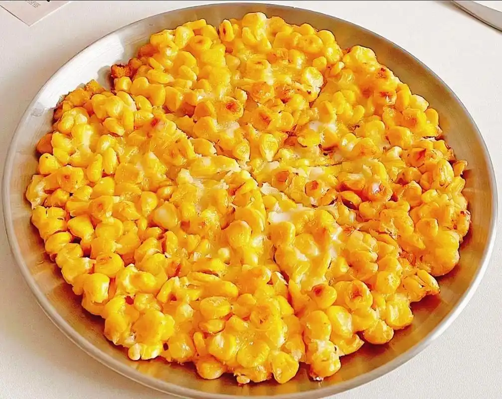 香甜玉米烙97每次去饭店必点的一道菜92 跟大家分享一下,自己动手