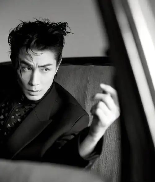 李承铉wsj帅气封面写真图片