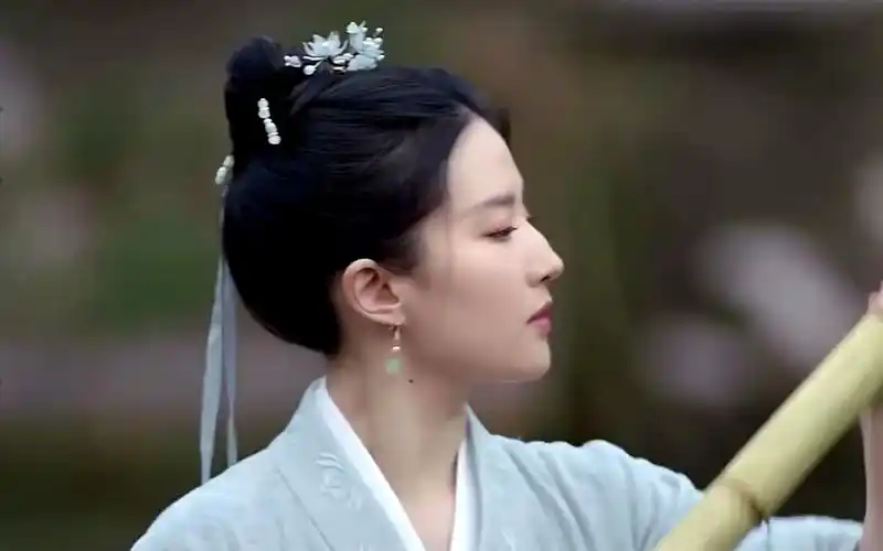 "关于她侧脸比正脸还绝这件事"#刘亦菲