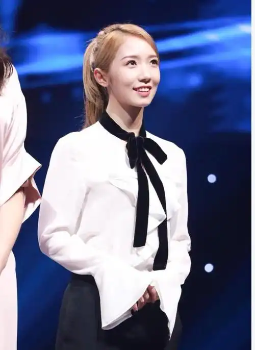 101孟美岐又装了一展美少女时尚气息说好的大哥呢