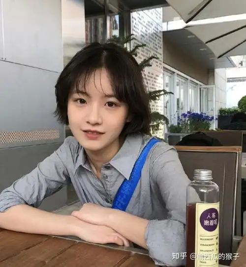 为什么李庚希的长相在男生中人气那么高?