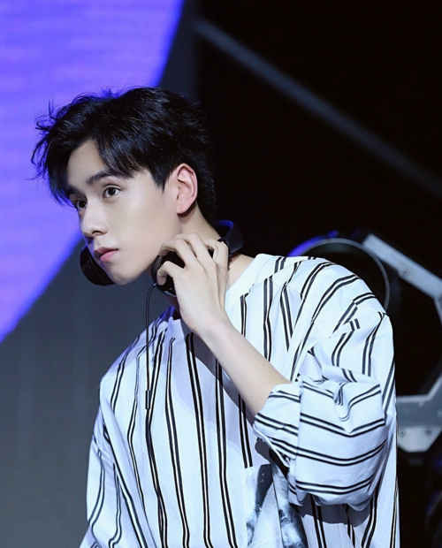 胡一天的8张侧颜照,如此眉清目秀的少年,是你心中的白月光吗