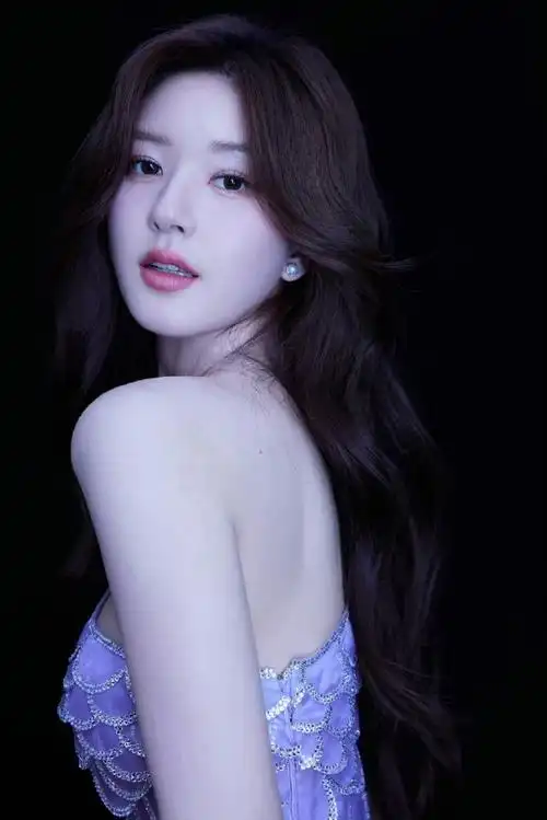 赵露思把应援色穿身上