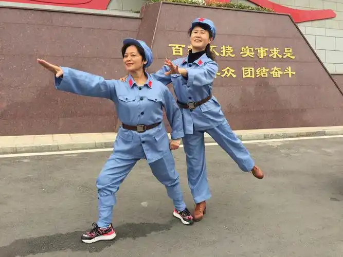 老科协广西之旅百色起义纪念园红军战士着装