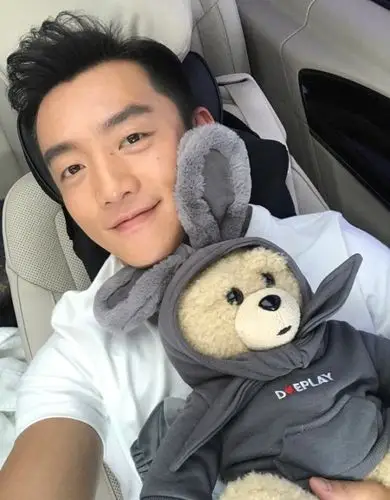 郑恺搞怪自拍写真