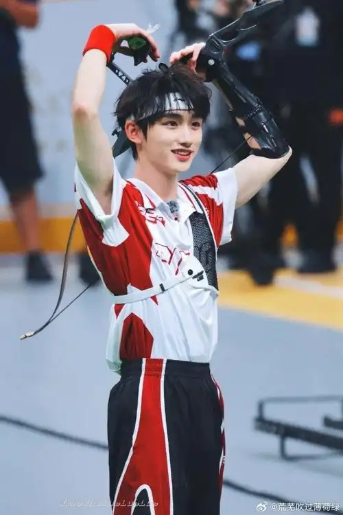 时代少年团到达长沙录制hi6##丁程鑫你好星期六#月与星辰洒下一地