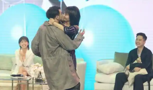 人设崩塌刘涛公开和杨烁亲吻拥抱两人戏里戏外分不清