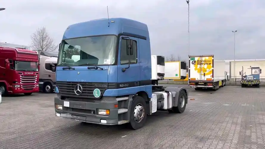 奔驰阿克托斯1840牵引车