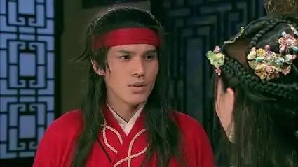 武松:美女送醉酒武松休息,给他脱鞋更衣,不料武松立马惊醒-电视剧